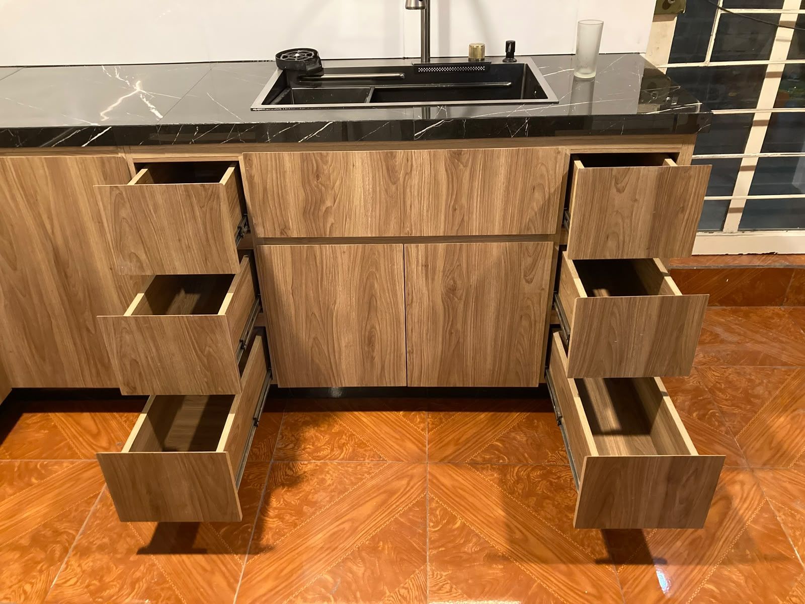 Cajones de cocina abiertos